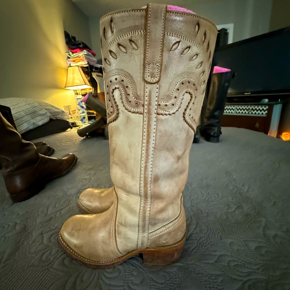 Steve Madden “Campus” boot, women’s size 6, Cafe Au Lait, beautiful all leather